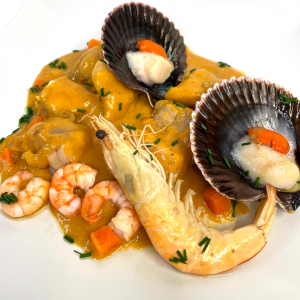 Rape con zamburiña sobre salsa de Nécoras