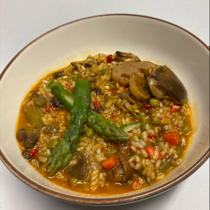 Arroz integral con boletus, trigueros, setas de temporada y aroma de trufa (vegano)